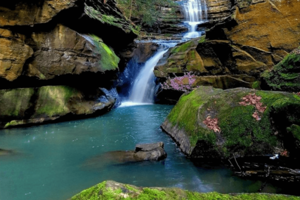 Hidden Kentucky: A Guide to Unexplored Treasures of the Bluegrass State